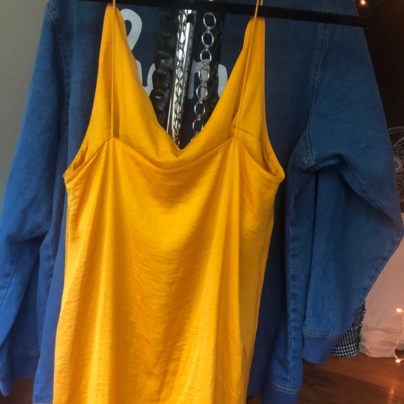 scalloped v neck satin shift dress - Picture 3 of 5